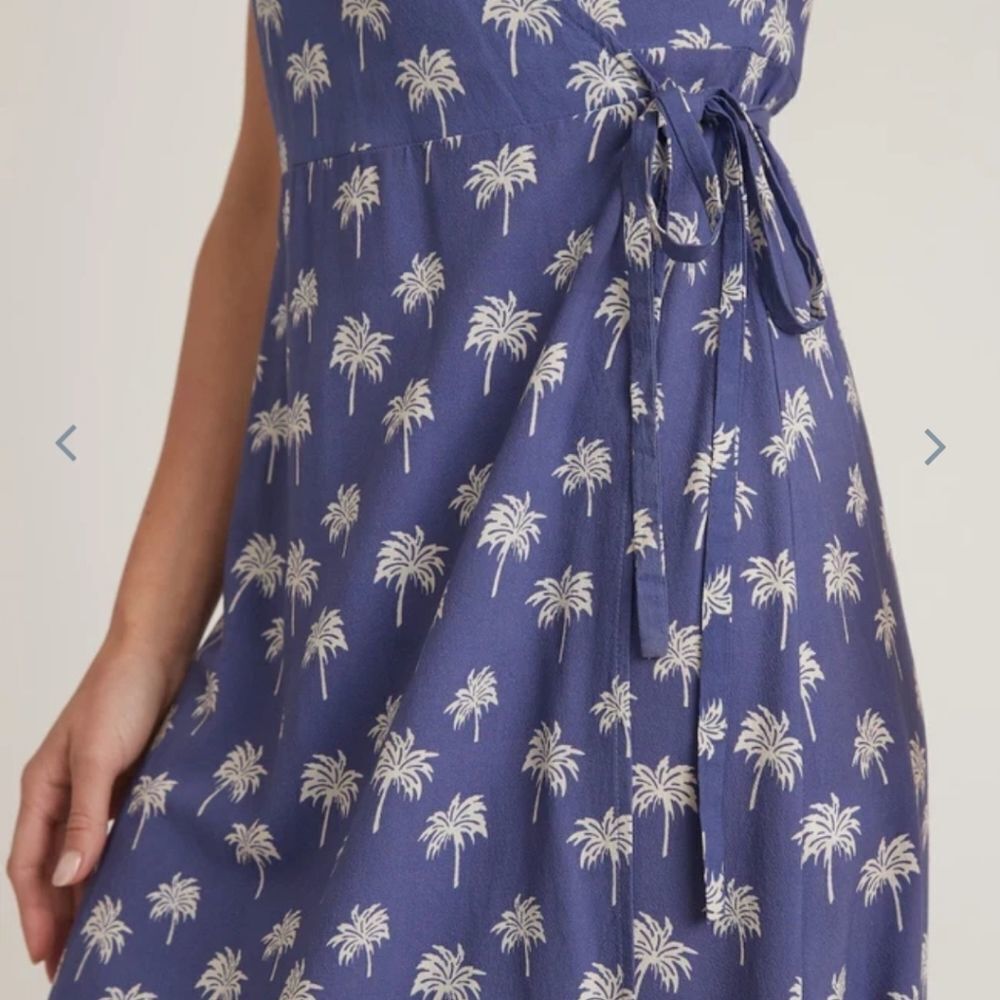 Marine layer Emlyn Midi Wrap Dress in Marlin Palm Print - Picture 5 of 8